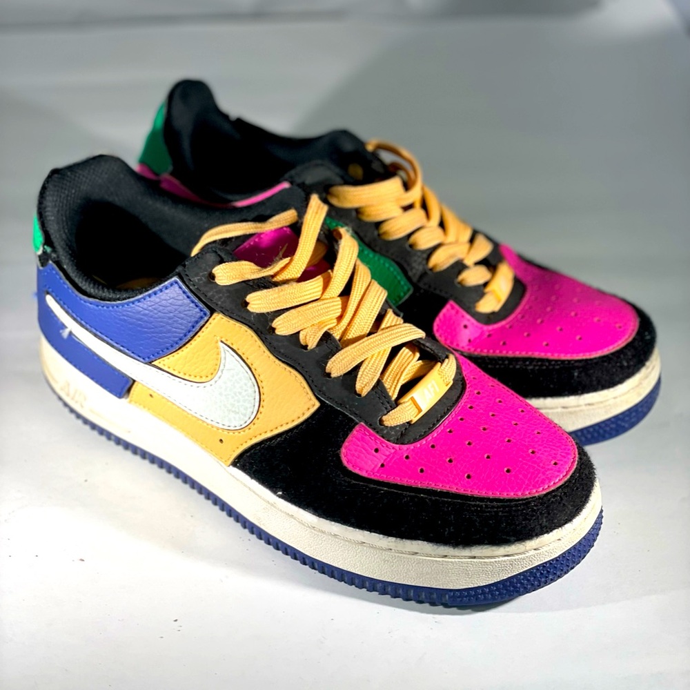 RARE PAIR! Gently Used Women's Nike Air Force 1 (Price🔒Locked)
